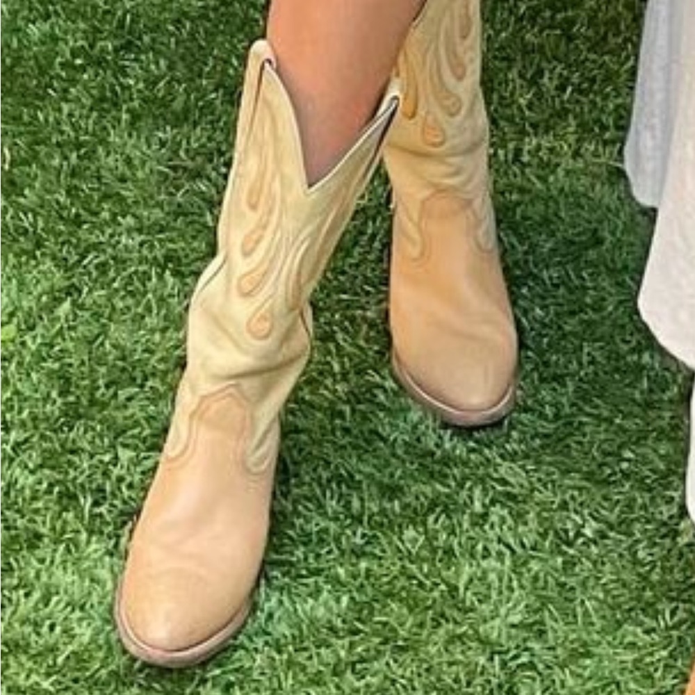 ISO these vintage Frye boots